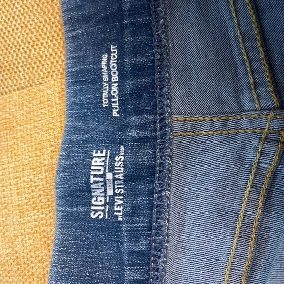 Womens Levi's Blue Boot Cut Jeans Classic Style - Picture 6 of 8